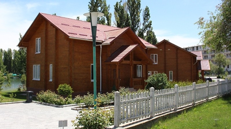 На балансе ГП &laquo;Санаторий Иссык-Куль Аврора&raquo; имеется 14 коттеджей из сруба на берегу Иссык-Куля стоимостью 1,4 млн сомов каждый (список, стоимость) &mdash; Tazabek