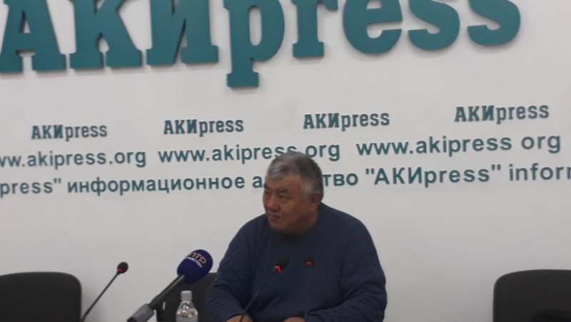 А.Атамбаев должен с представителями казахского бизнеса отправиться к главе соседнего государства для решения вопроса с границами, - глава ОО К.Булатов &mdash; Tazabek