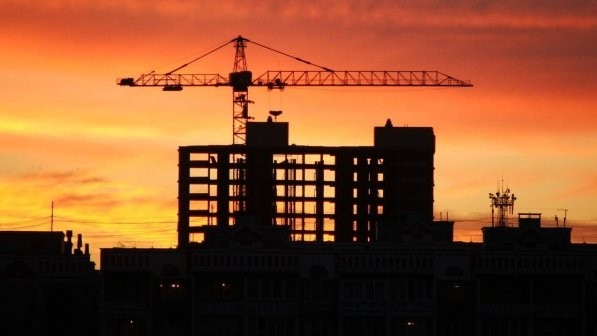 Депутат считает, что стройкомпании должны реализовывать жилые объекты готовностью 80% и более &mdash; Tazabek