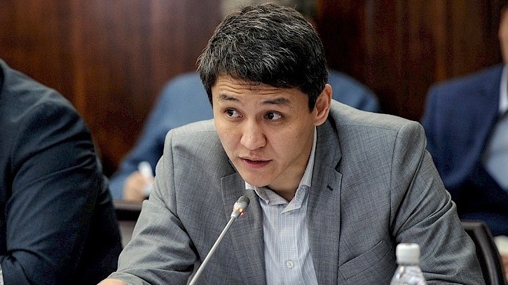 Глава Госкоминфотехнологий Н.Абасканов до заседания комиссии удостоверил документы о передаче своей доли управления в компании &laquo;АйСи Бест&raquo;, - Госкомитет &mdash; Tazabek