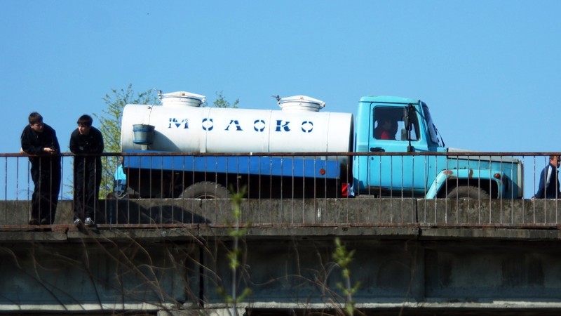 Литр молока стоит дешевле литра воды, - фермер С.Назекова &mdash; Tazabek