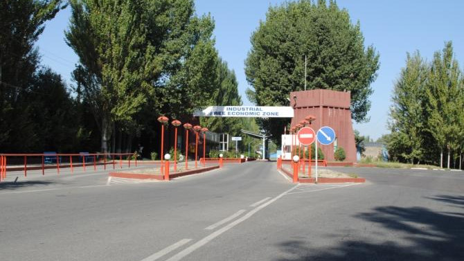 Субъекты СЭЗ: Среди компаний числится компания экс-премьер-министра, а также компании ЮРФА, Ипар и  Let`s Go Drinks (реестр компаний, учредители, руководители и отчисления) &mdash; Tazabek