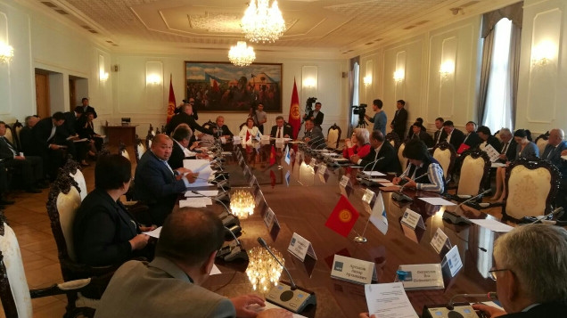 Глава Нацэнергохолдинга А.Абдыкадыров: Энергетику нужно вытащить из-за пазухи Госкомпромэнерго &mdash; Tazabek