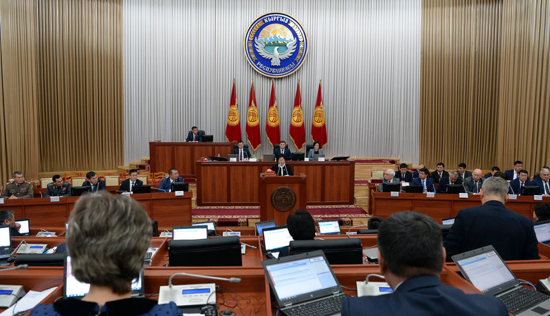 Министр финансов Б.Жеенбаева и министр транспорта Ж.Бейшенов дали присягу в Жогорку Кенеше &mdash; Tazabek