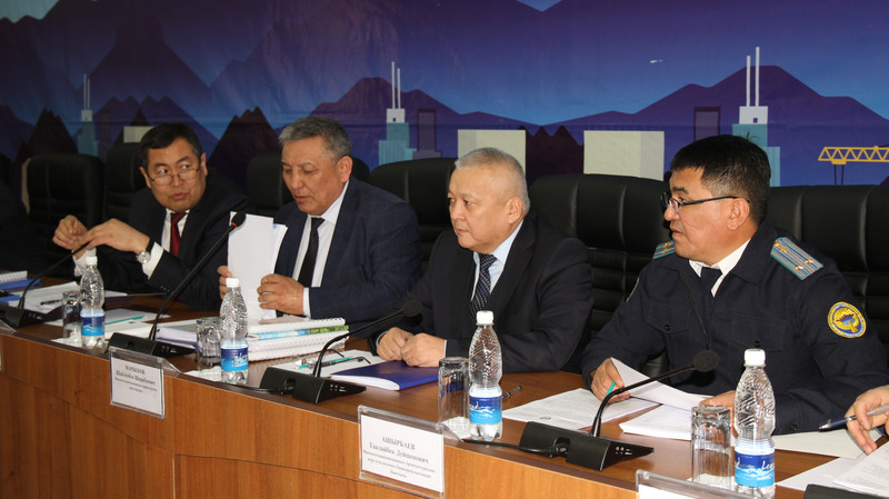 Итоги коллегии: Четырем сотрудникам Госэкотехинспекции объявлен строгий выговор, по двум решено рассмотреть соответствие занимаемой должности &mdash; Tazabek