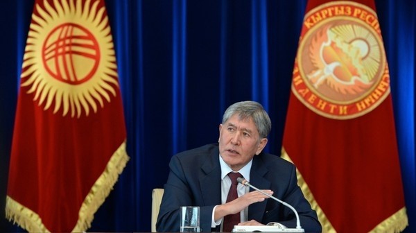 Көп тил билсең &ndash; ырахаттанасың, - президент бүтүрүүчүлөргө тил изилдөөнүн маанилүүлүгү тууралуу