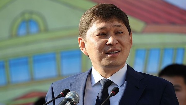 Премьер-министр С.Исаков Нарын облусундагы билим берүү объектилеринин курулуш иштери менен таанышат