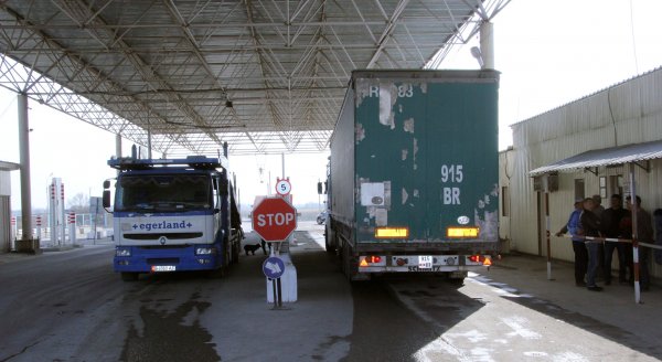 ГСБЭП предлагает Налоговой службе, Госэкотехинспекции, МВД и ГПС предпринять меры по пресечению канала нелегального ввоза ГСМ &mdash; Tazabek