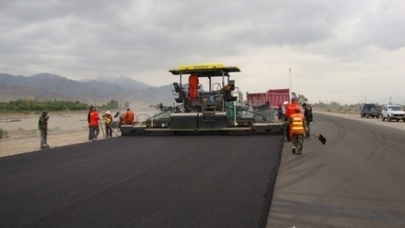 Депутат возмутился тем, что при стоимости $800 млн в проекте строительства дороги  Север&mdash;Юг создано всего 1200 рабочих мест &mdash; Tazabek