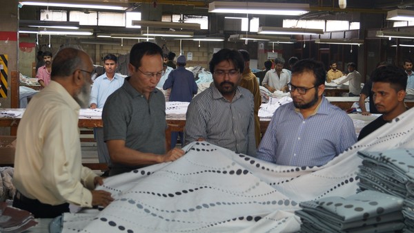 Посол Э.Бейшембиев предложил текстильной компании Пакистана создать предприятие в Кыргызстане &mdash; Tazabek