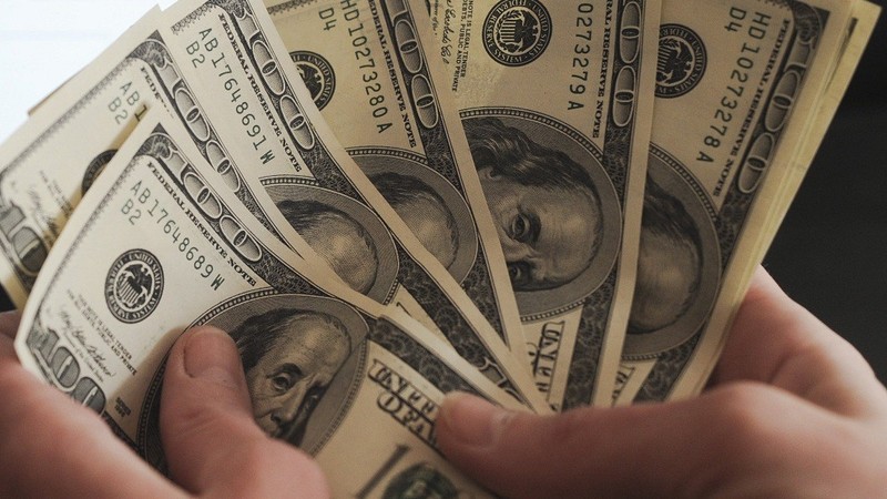 «Вечерний курс валют»: Доллар продается по 69 сомов — Tazabek