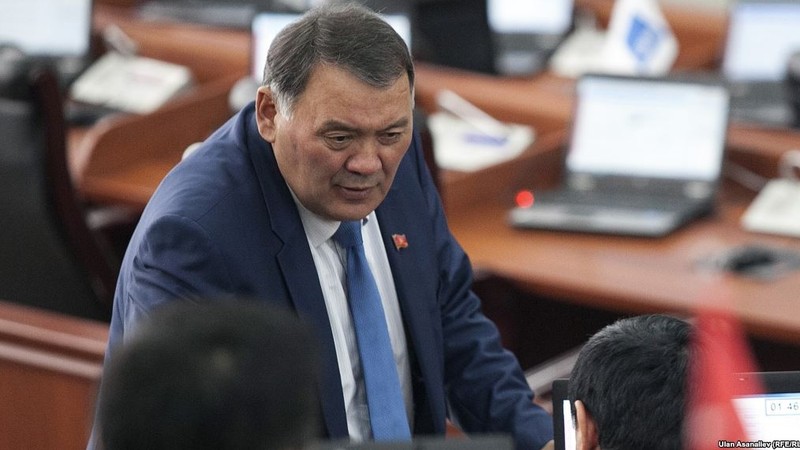 Вы высасываете кровь из граждан КР даже не шприцем, а целым трубопроводом, - депутат о закупке 150 вагонов для «Кыргыз темир жолу» — Tazabek