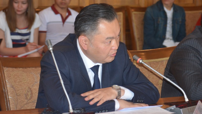 С.Исаков поручил внести представление об освобождении с должности замдиректора Госстроя А.Абдыкарова — Tazabek