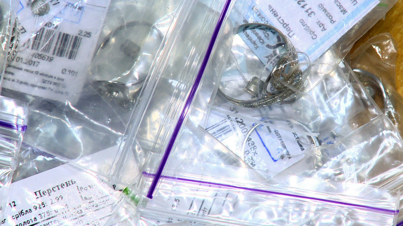 Таможня задержала кыргызстанца, ввозившего в страну незадекларированные ювелирные изделия из Таиланда &mdash; Tazabek