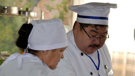 В меню школы &laquo;Билимкана-Бишкек&raquo; гренки вместо каш вопреки совету специалиста ввела директор, - повар Д.Деркембаев