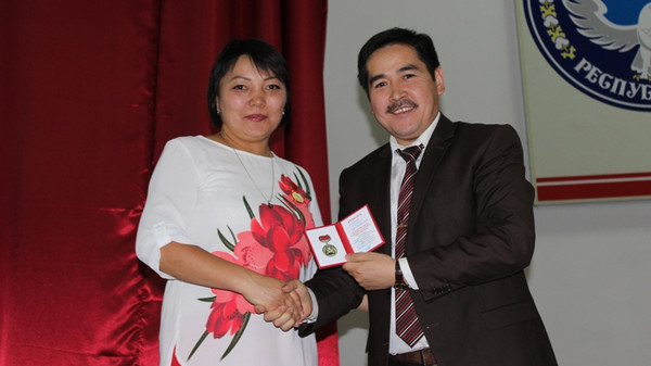 Ч.Айтматов атындагы Тил жана адабият институтунун окумуштууларына сыйлыктар ыйгарылды