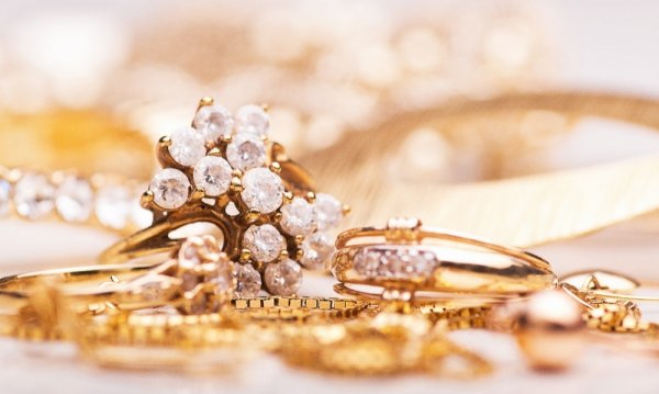 В Ошской, Жалал-Абадской, Баткенской и Иссык-Кульских областях проводится стихийная реализация ювелирных изделий, - Минфин &mdash; Tazabek