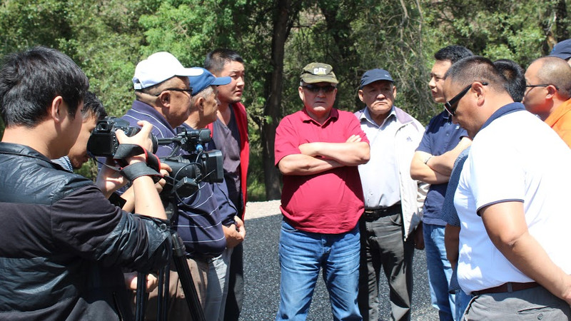 Фото &mdash; Министр транспорта  Ж.Калилов проинспектировал строительство автодороги Север&mdash;Юг &mdash; Tazabek