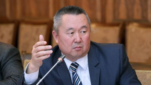 Бизнесмены, ввозящие авто из Кореи, жалуются, что таможенники берут у них деньги и не решают вопрос с растаможкой, - депутат &mdash; Tazabek