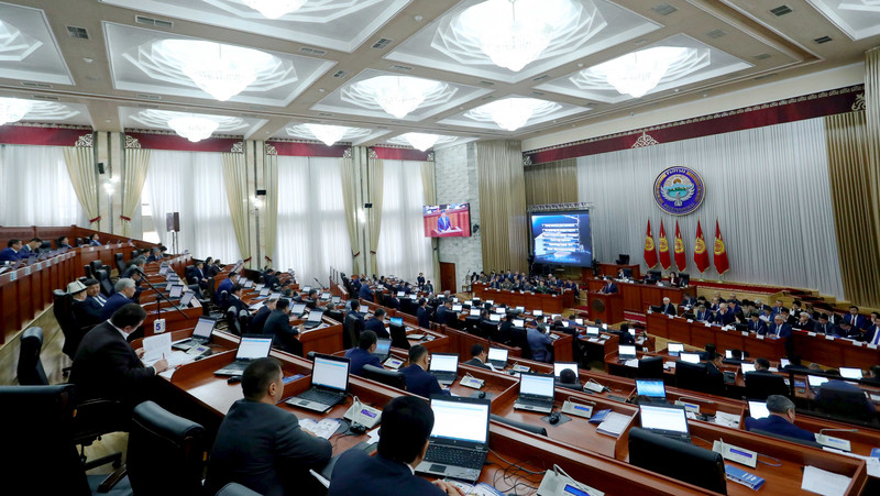 Спикер ЖК  попросил замминистра транспорта не спать, а быть внимательнее &mdash; Tazabek