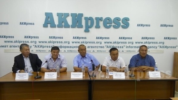 Апрель революциясынын катышуучулары мектептерге революция тарыхы боюнча сабак киргизүүнү сунуштоодо