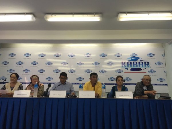 Фермеры села Маевка жалуются, что местная администрация не дает им торговать урожаем на объездной дороге &mdash; Tazabek