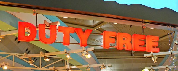 Депутаты поспорили, нужно ли обслуживать иностранных граждан в Duty Free в Кыргызстане — Tazabek