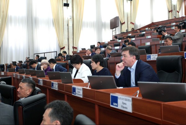 По итогам I квартала 2017 года рост ВВП составил 7,8%, в 2016 году было падение на 6,4%, - премьер С.Жээнбеков &mdash; Tazabek