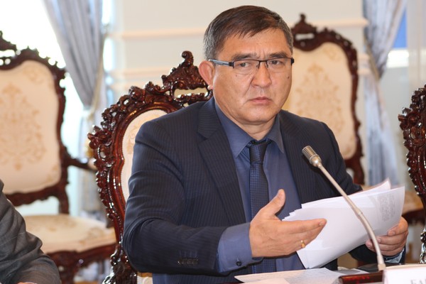 Когда вступили в ЕАЭС, &laquo;реэкспортная лавочка&raquo; Кыргызстана прикрылась, надо развивать промышленность, - депутат Э.Байбакпаев &mdash; Tazabek