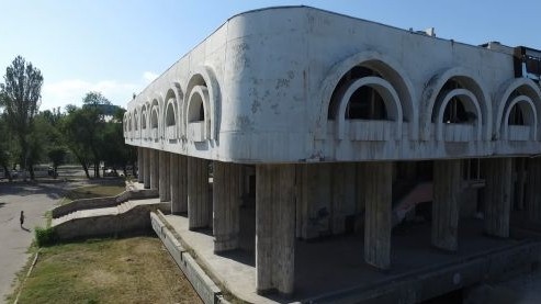 В Горкенеше интересуются, законно ли был продан ресторан &laquo;Нарын&raquo; &mdash; Tazabek