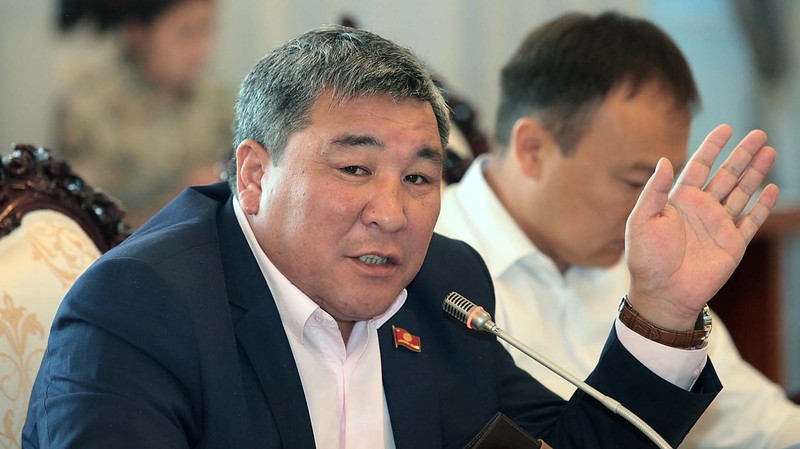 Депутат Р.Момбеков предложил открыть при НБКР фабрику по печати банкнот &mdash; Tazabek