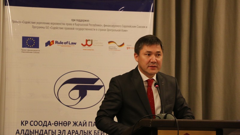 Со дня основания Международного третейского суда при ТПП КР рассмотрено свыше 800 экономических споров, сумма исков составила свыше $77 млн, - вице-премьер Д.Кенекеев &mdash; Tazabek