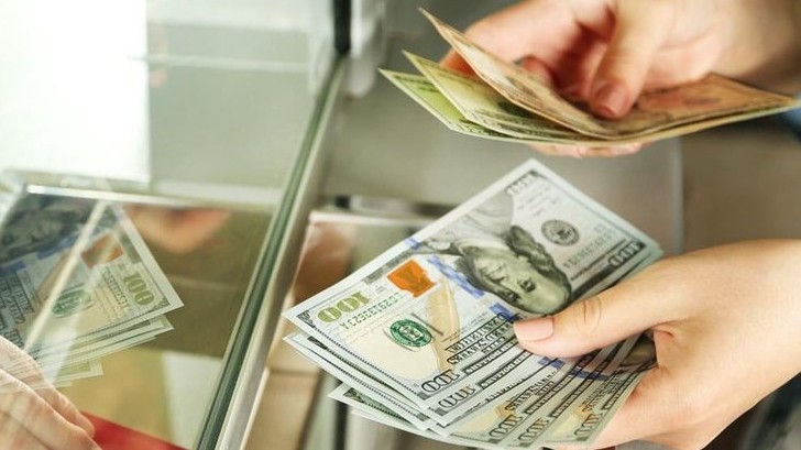 За 8 месяцев денежные переводы из стран ЕАЭС в КР составили $1,5 млрд &mdash; Tazabek