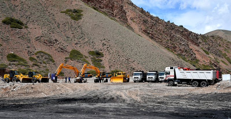 &laquo;Кыргызкомур&raquo; за 67,4 млн сомов арендует технику для добычи угля на Кара-Кече в период ОЗП 2018-2019 годов &mdash; Tazabek