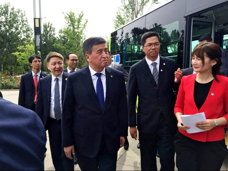 Президент С.Жээнбеков посетил завод по производству электромобилей BAIC Group (фото) &mdash; Tazabek