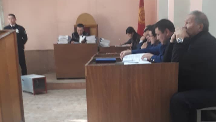 Дело по возмещению НДС: Судья Первомайского райсуда Э.Каипов отложил заседание по причине отсутствия адвоката одного из подсудимых &mdash; Tazabek