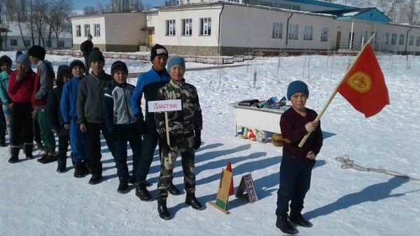 Кызыл-Белестеги С.Атамбеков орто мектебинин окуучулары кышкы спорттук мелдешке түштү (фото)