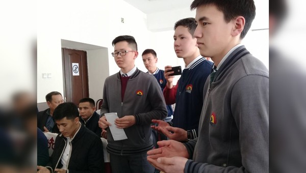Малайзиядагы долбоордук олимпиадага чакырылган таластык 4 окуучуга  2 миң доллар тапшырылды