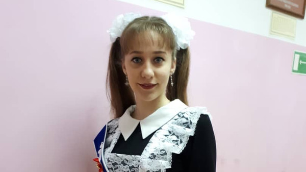 Бүтүрүүчү-2018: Авиациялык адис жана банк кызматкеринин кызы алтын сертификаттын ээси болду