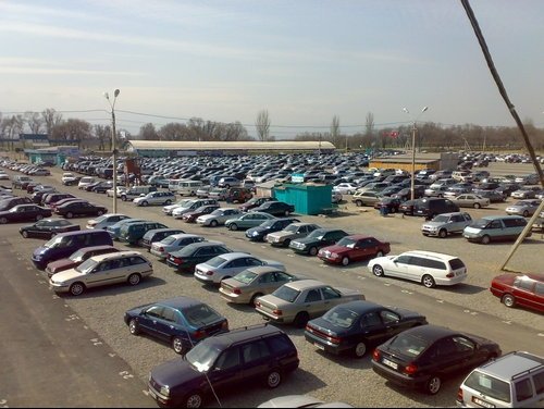 Если  курс доллара вырастет до 80 сомов, то деятельность на авторынке снова встанет, - автовладельцы &mdash; Tazabek