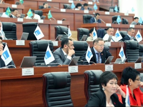 ЖК поддержал во II чтении соглашение с МАР о поддержке бюджета в $24 млн, без которых до конца года пришлось бы урезать бюджет на 1,5 млрд сомов &mdash; Tazabek