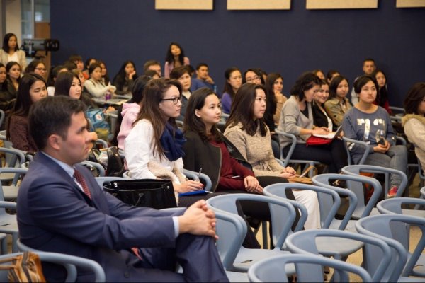 Стивен Голуб прочитал лекцию в АУЦА на тему &laquo;Взгляд со стороны: Как международная помощь работает в действительности&hellip; и как она должна работать&raquo; &mdash; Tazabek