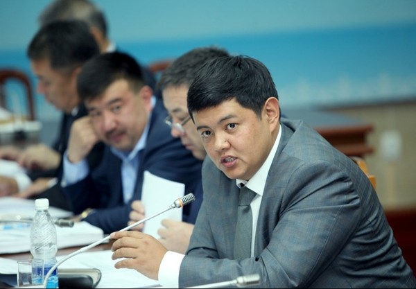 Депутат А.Жунус уулу возмущается стоимостью дорог КР: Проектные институты и другие сотрудники Минтранса, Сталина на вас нет &mdash; Tazabek