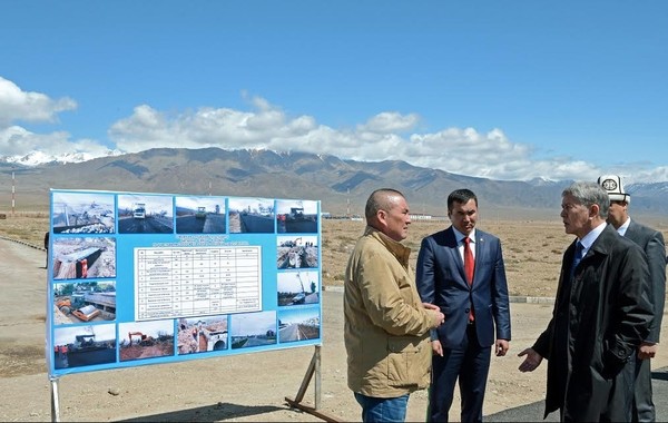 А.Атамбаев ознакомился с ходом реконструкции автодороги Балыкчы&mdash;Чолпон-Ата&mdash;Корумду &mdash; Tazabek