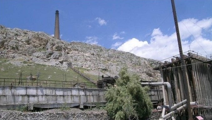 Депутат удивился, почему не сменился директор Хайдарканского комбината, который на протяжении 9 лет находится в убытке &mdash; Tazabek