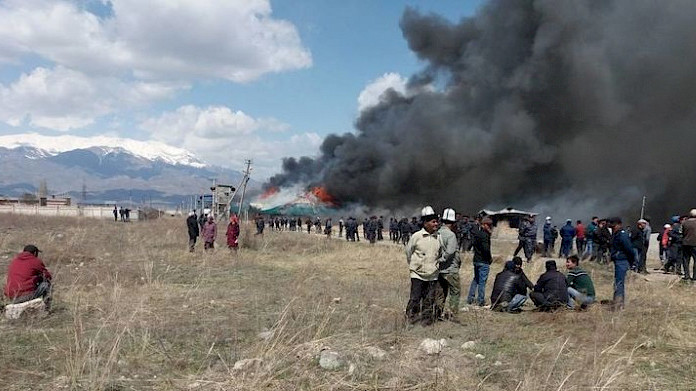 Депутат поинтересовался о причинах беспорядков на комбинате &laquo;Макмал&raquo; &mdash; Tazabek