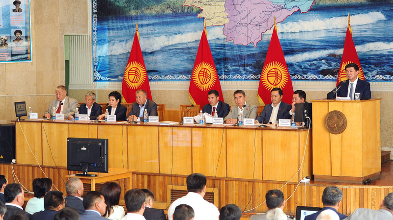 Премьер М.Абылгазиев будет оценивать руководителей по объему привлеченных ими инвестиций в КР &mdash; Tazabek