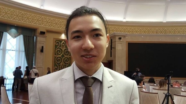 Биз окуп, жашоого өзүбүздүн жаңы бир нерсени алып келүү үчүн төрөлөбүз, - ЖРТ боюнча &laquo;алтын сертификаттын&raquo; ээси Д.Цю-жен-цин