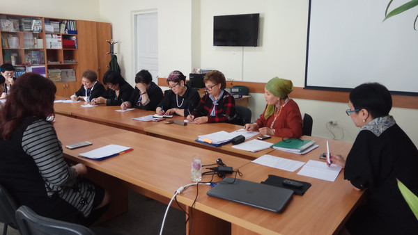 Укук коргоочу 1-класска кабыл алууда 25 миң сом алган мектептин директорун жумуштан кетирүүнү талап кылууда