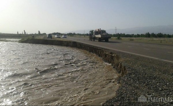 Минтранс: Сохраняется угроза размыва некоторых участков на автодороге Бишкек &mdash;Нарын&mdash;Торугарт &mdash; Tazabek
